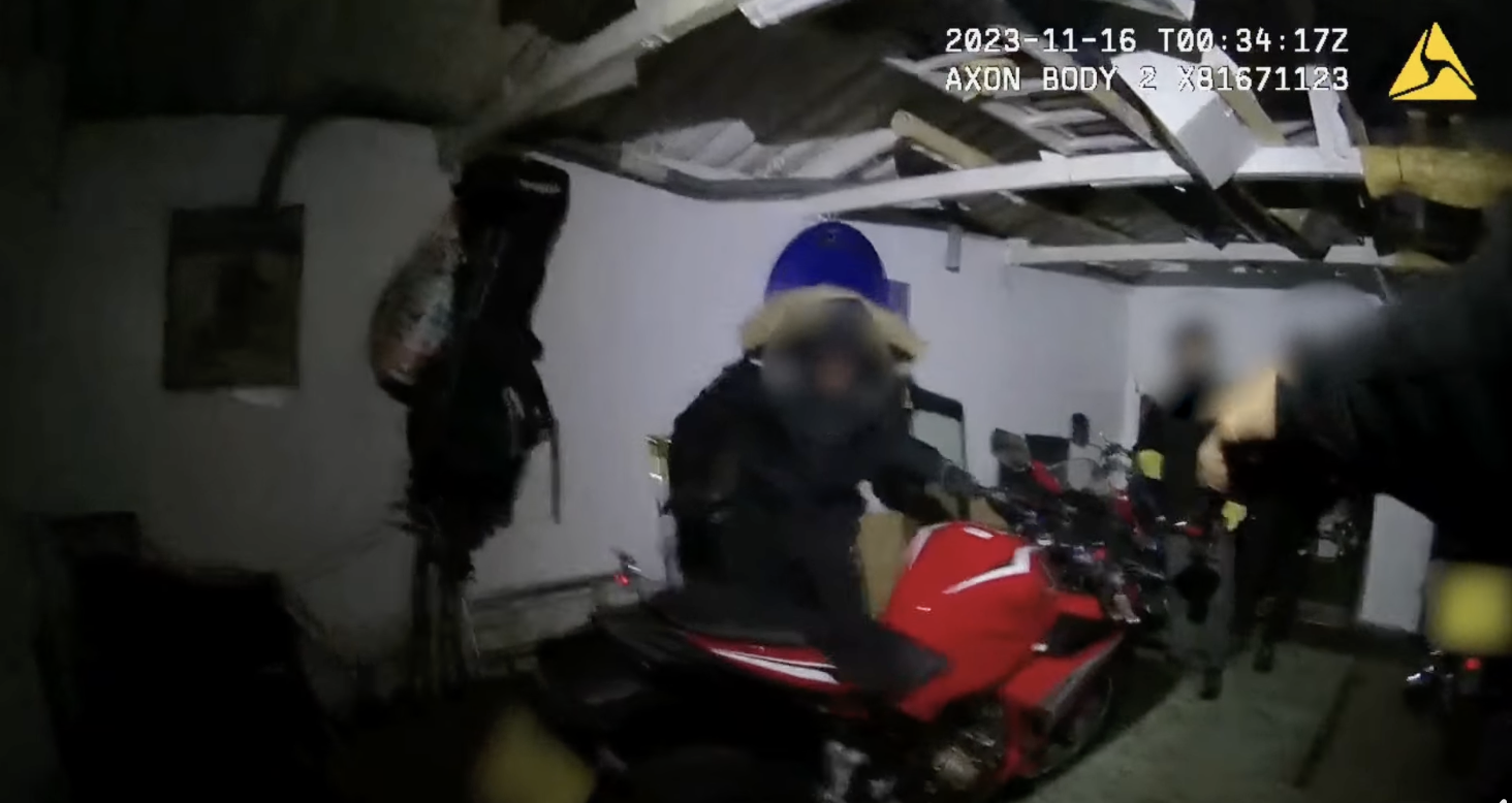 Does putting knobby tyres on a Suzuki Hayabusa make it a good off-roader?